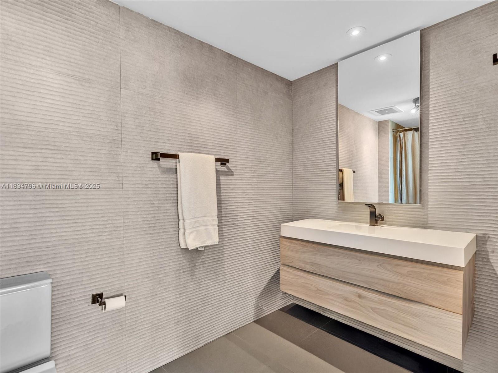 THE PENINSULA CONDO - Residential Lease