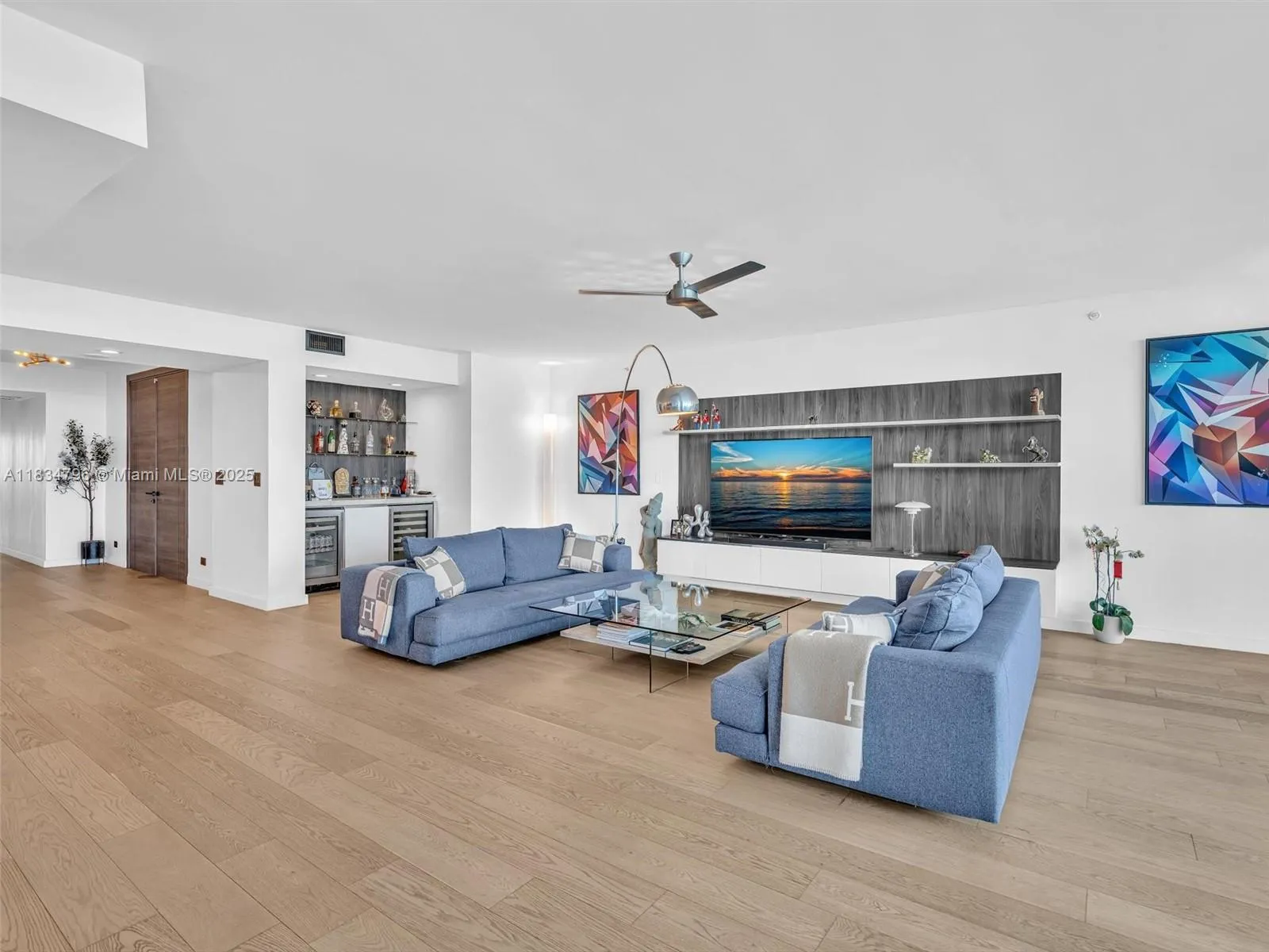 Aventura, Florida 33160, United States, 3 Bedrooms Bedrooms, ,3 BathroomsBathrooms,Residential,Active,165503