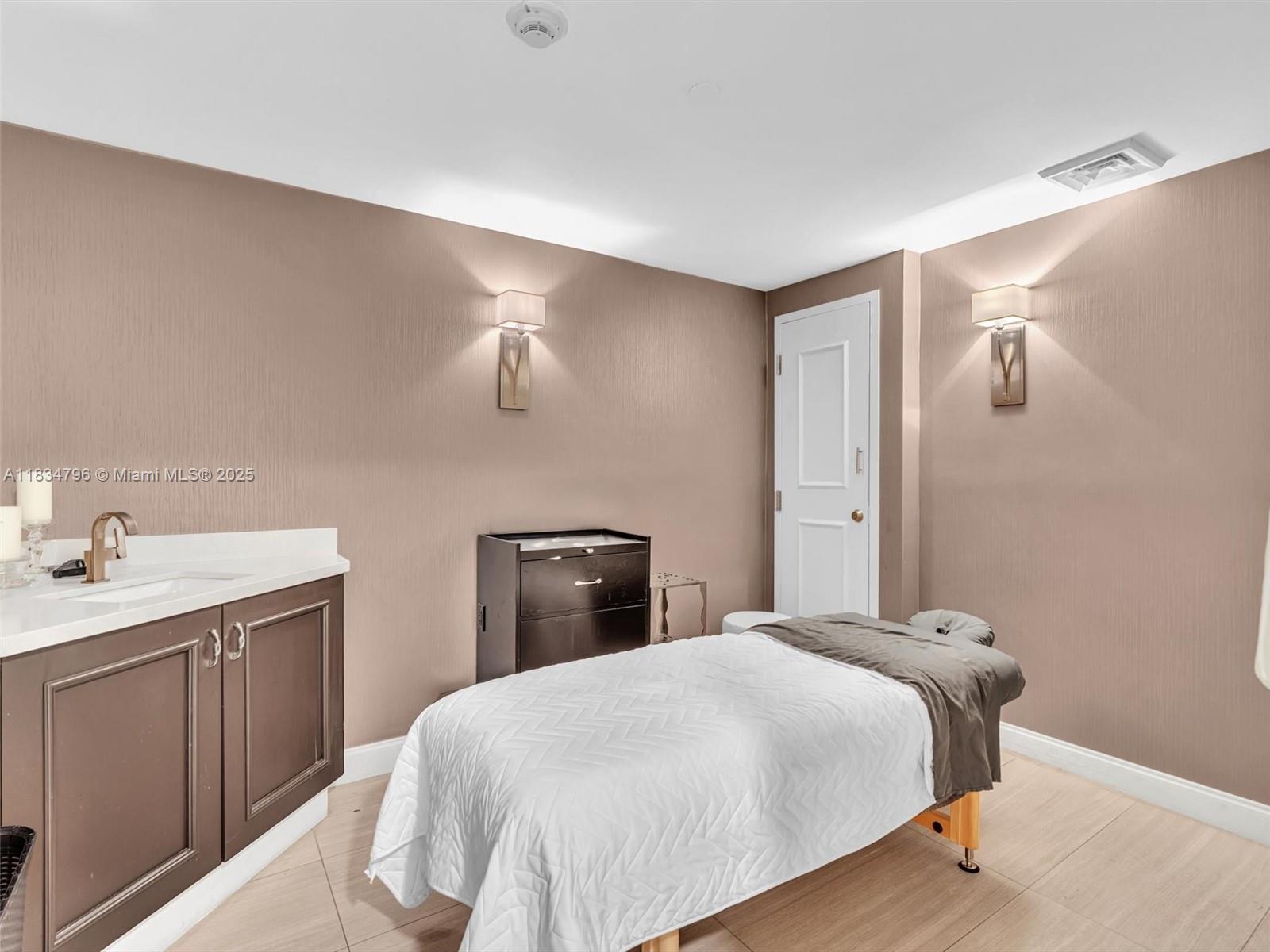 THE PENINSULA CONDO - Residential Lease