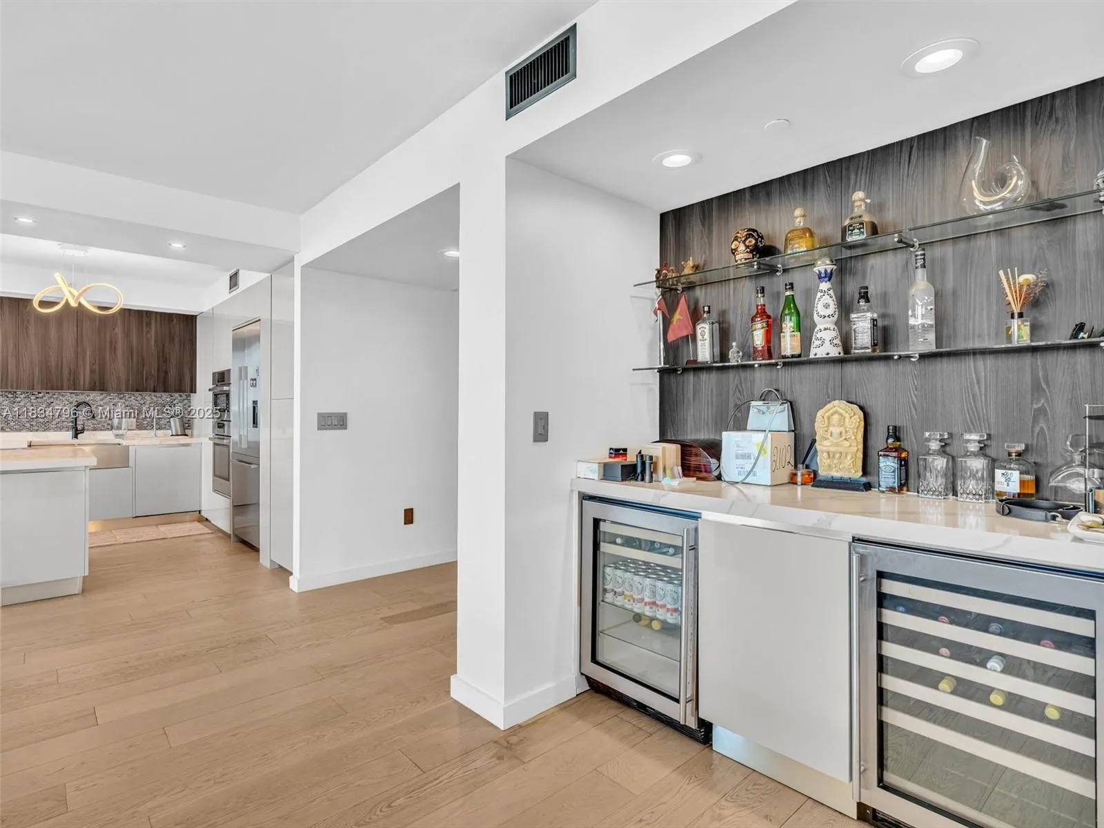 Aventura, Florida 33160, United States, 3 Bedrooms Bedrooms, ,3 BathroomsBathrooms,Residential,Active,165503