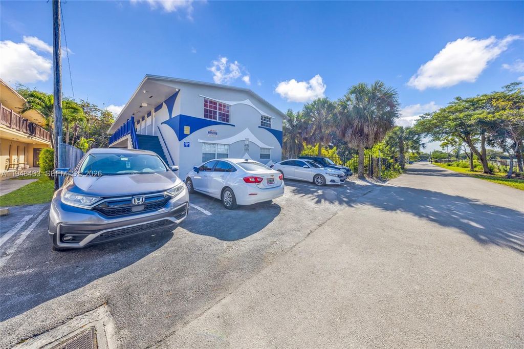 Photo of 640 SW 16th Ave, Fort Lauderdale, FL 33312 (MLS # A11946433)