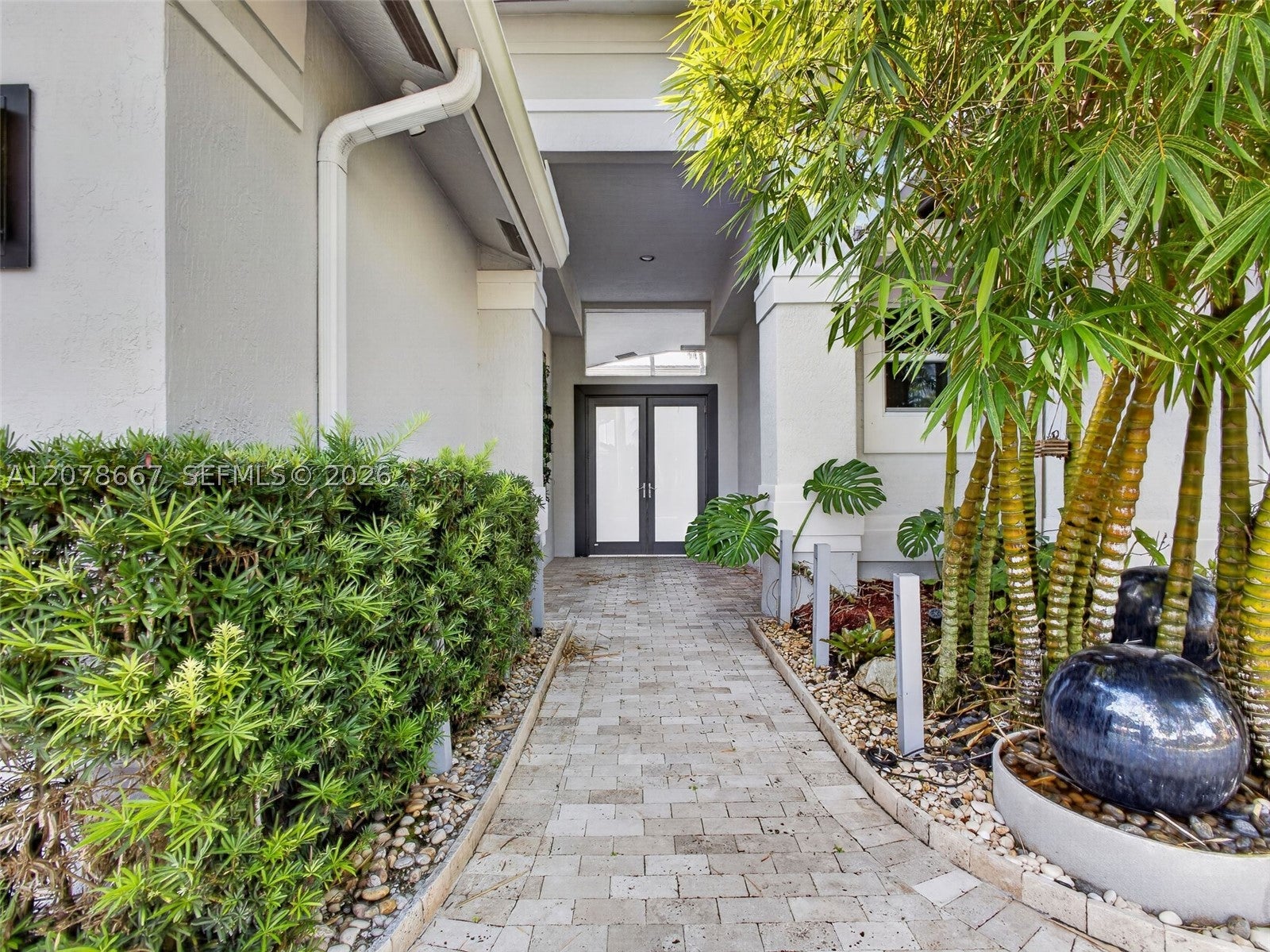 1371 Victoria Isle Dr