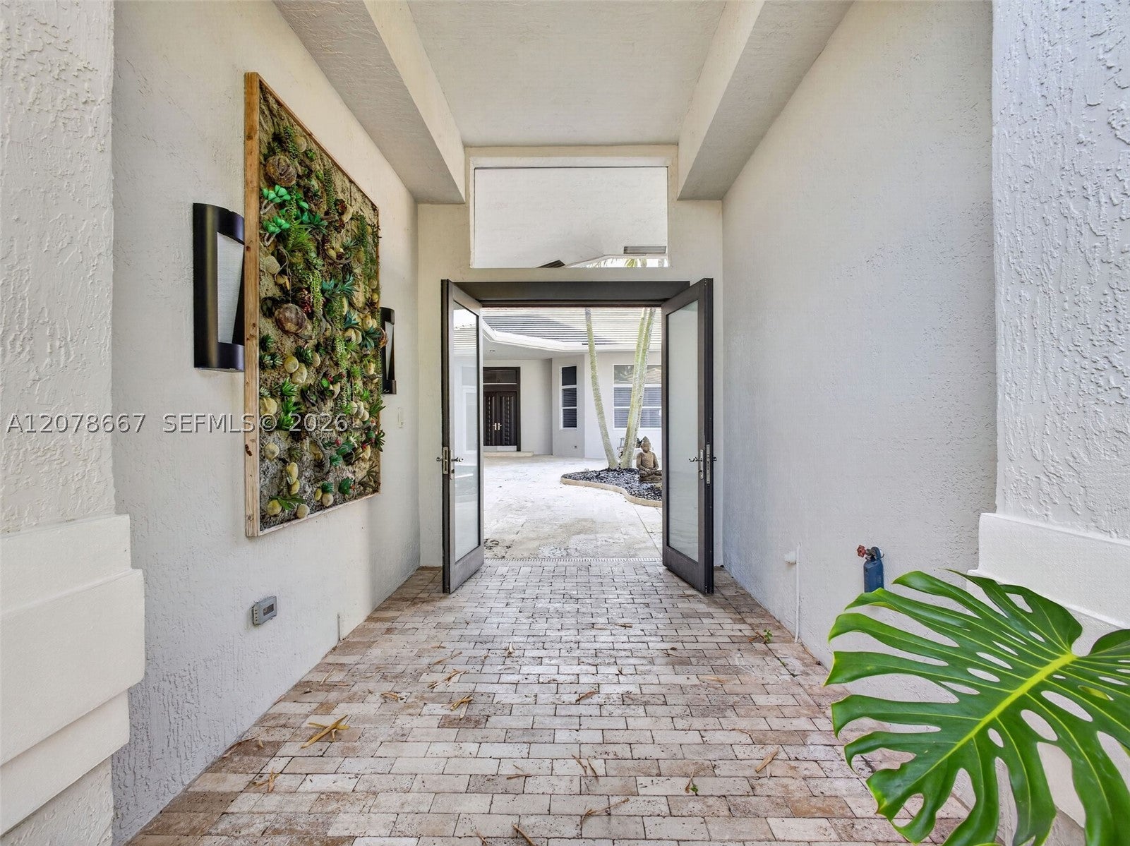 1371 Victoria Isle Dr