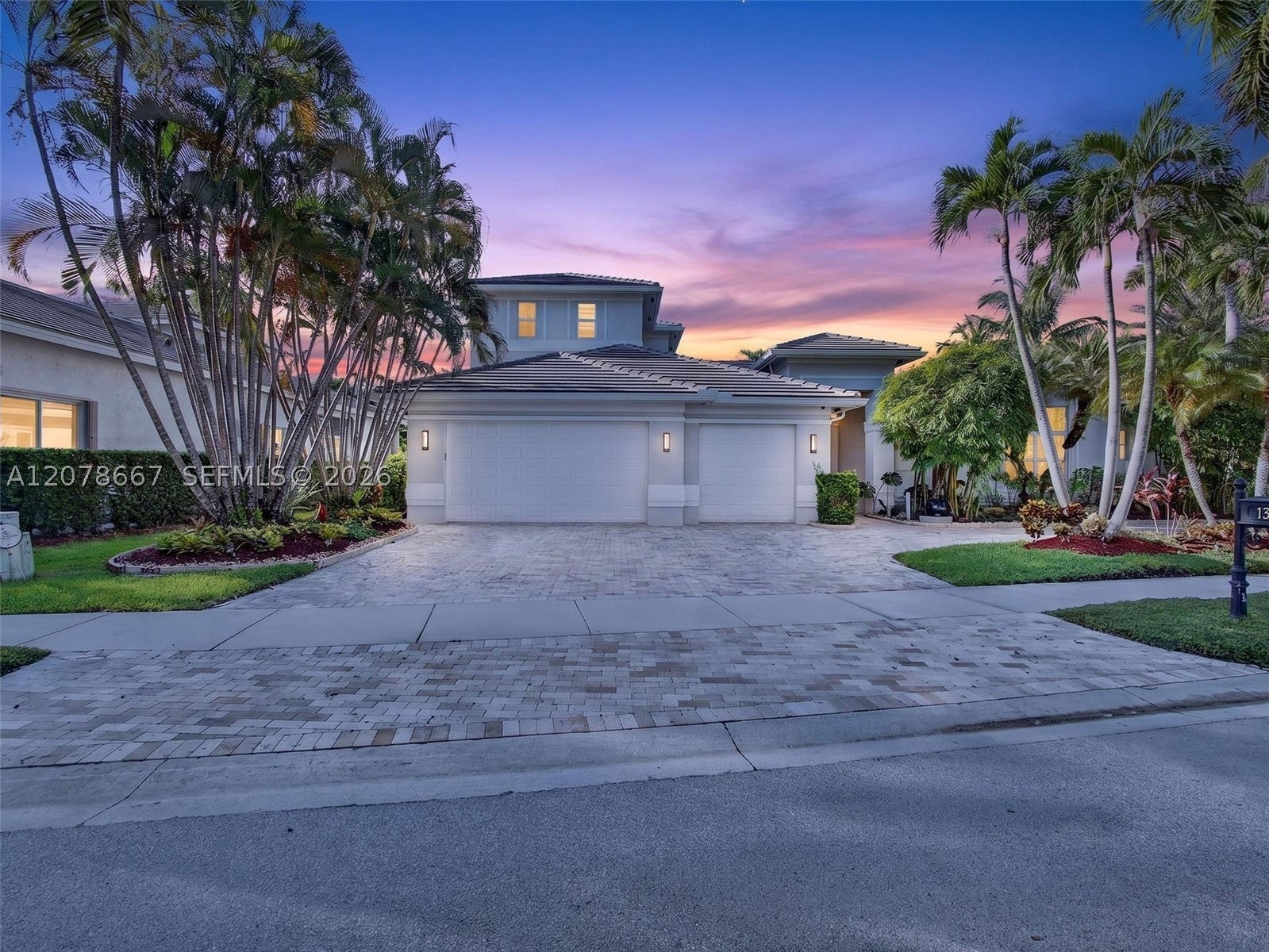 1371 Victoria Isle Dr, Weston FL 33327
