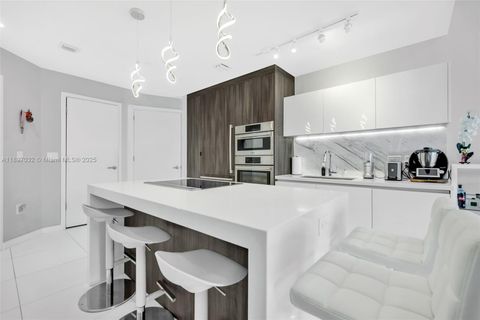 851 NE 1st Ave 806 Miami FL 33132