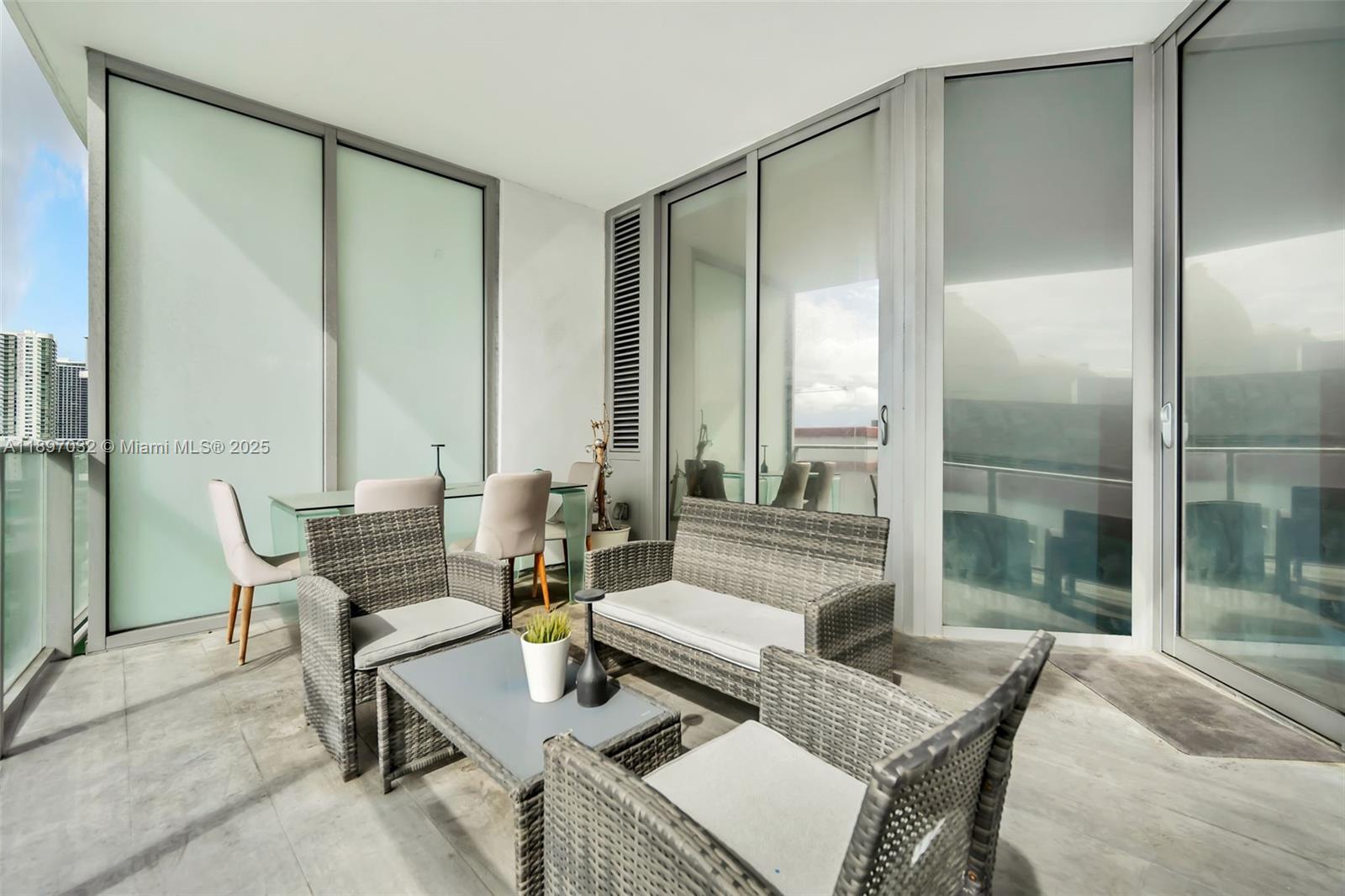 PARAMOUNT MIAMI WORLDCENT - Residential