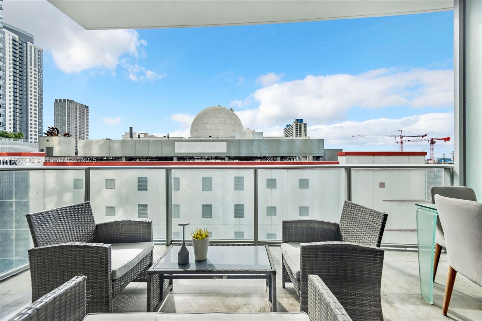 PARAMOUNT MIAMI WORLDCENT - Residential