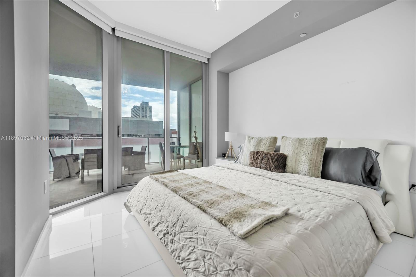 PARAMOUNT MIAMI WORLDCENT - Residential