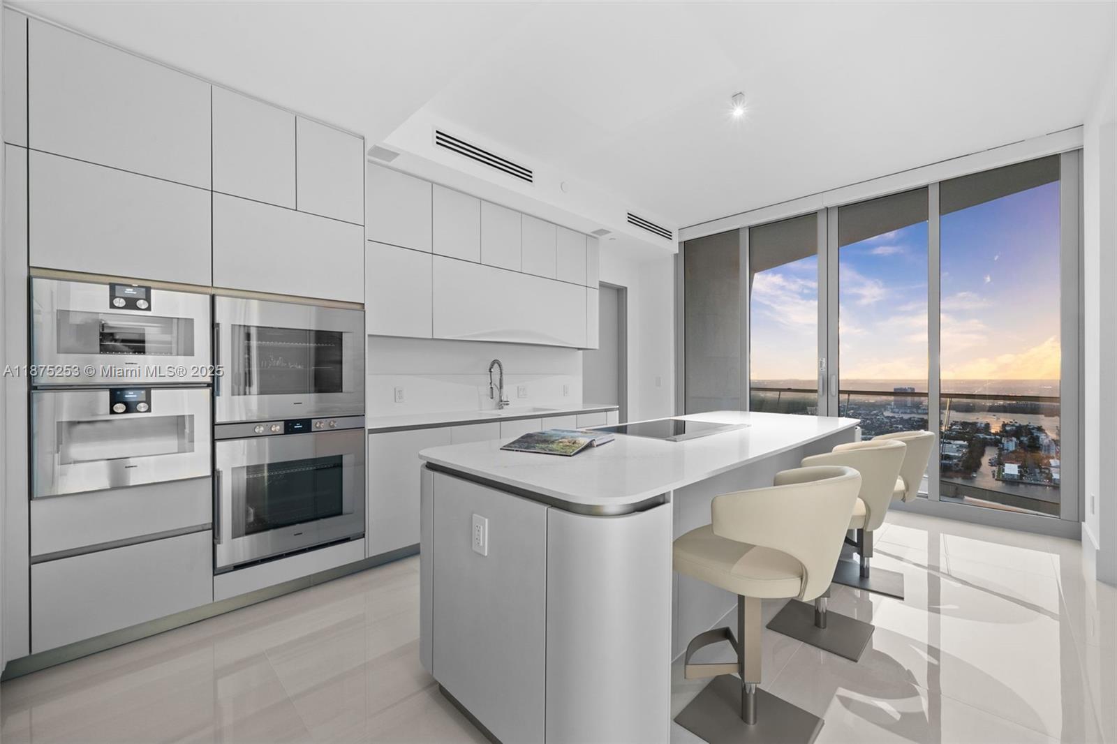 JADE SIGNATURE CONDO - Residential