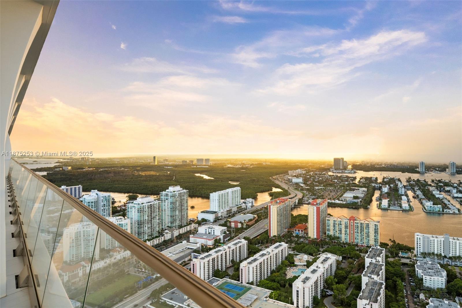 JADE SIGNATURE CONDO - Residential