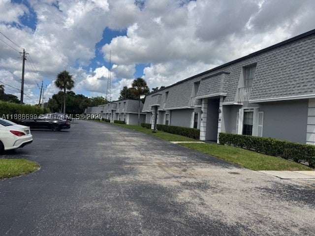 360 NW 69th Ave 202, Plantation FL 33317