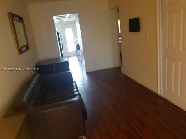 FLORIDIAN ARMS CONDO - Residential Lease