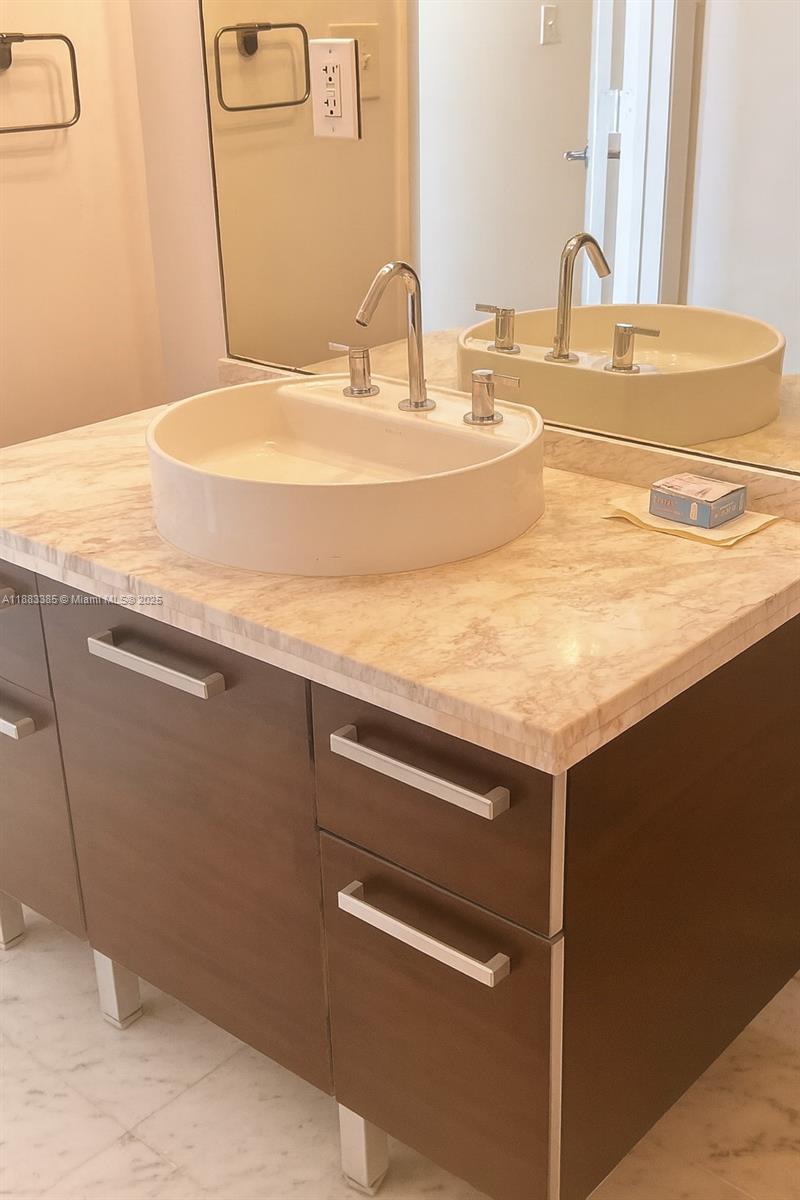 VIZCAYNE SOUTH CONDO - Residential Lease