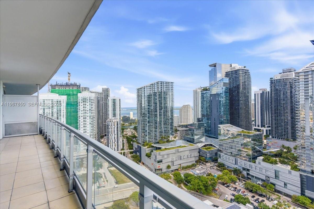 MINT CONDO - Residential