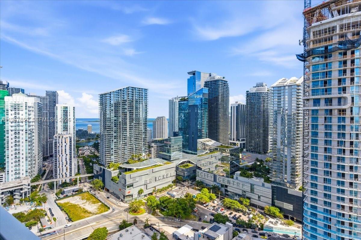MINT CONDO - Residential