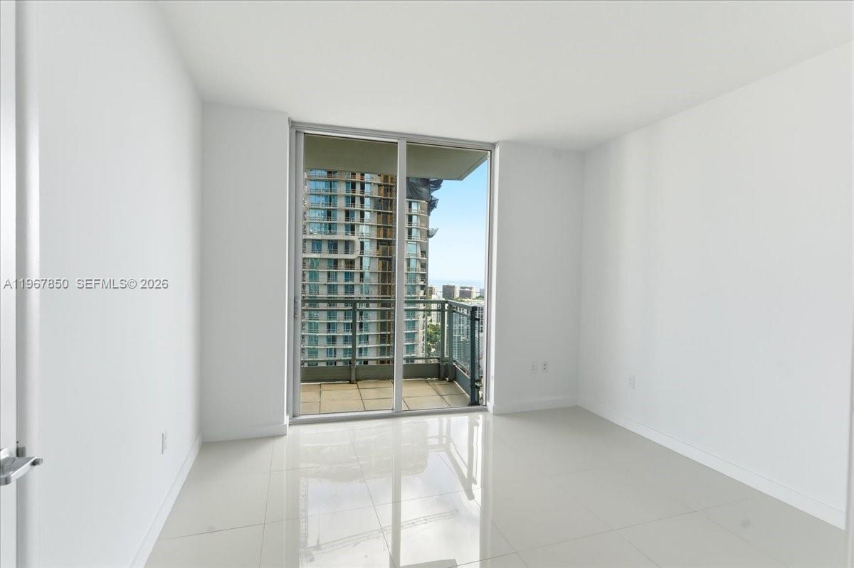 MINT CONDO - Residential