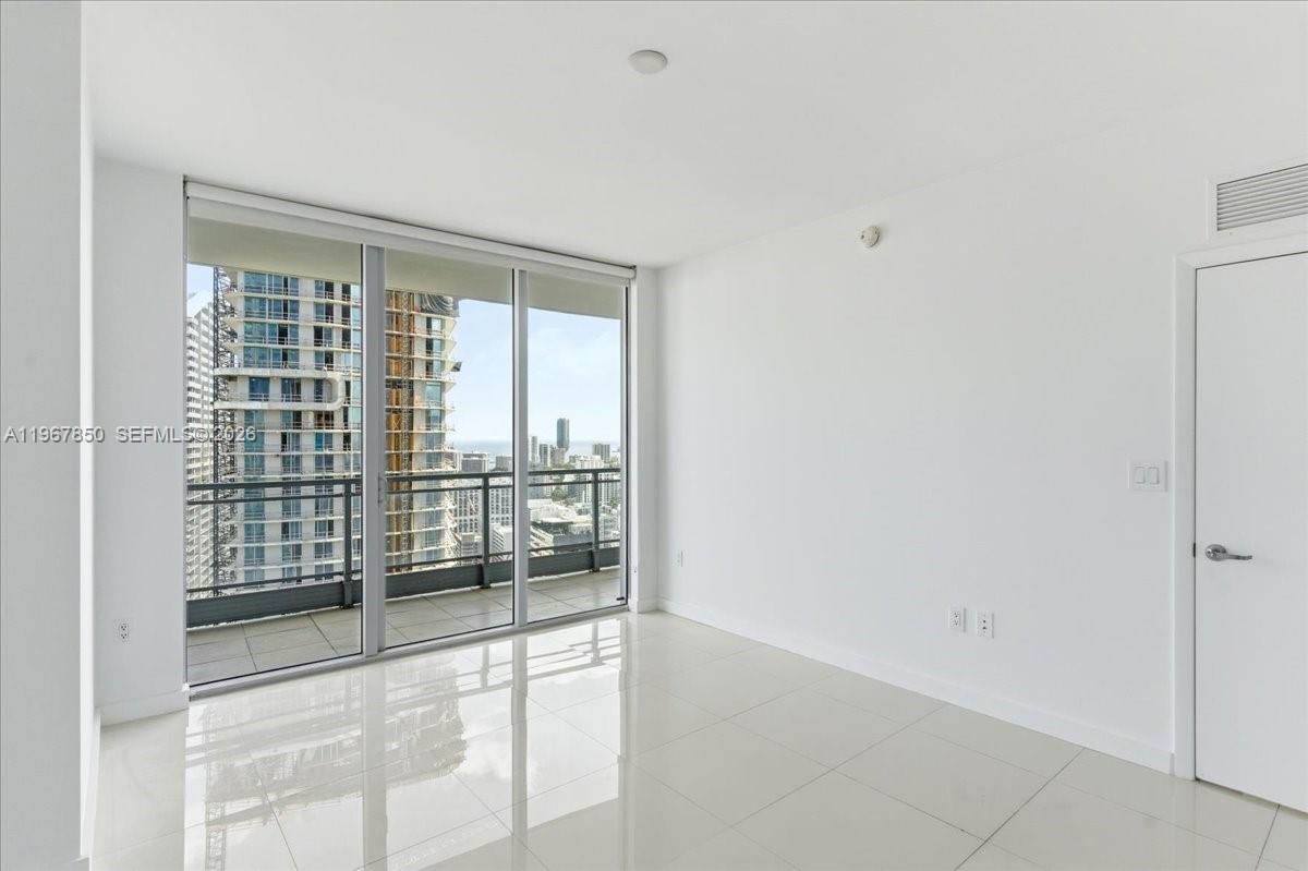 MINT CONDO - Residential