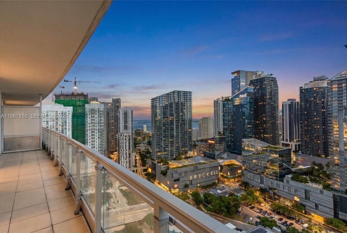 MINT CONDO - Residential
