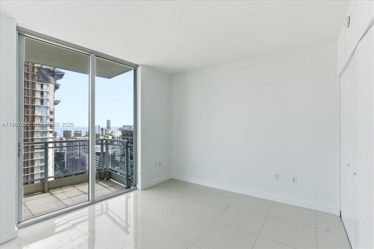 MINT CONDO - Residential