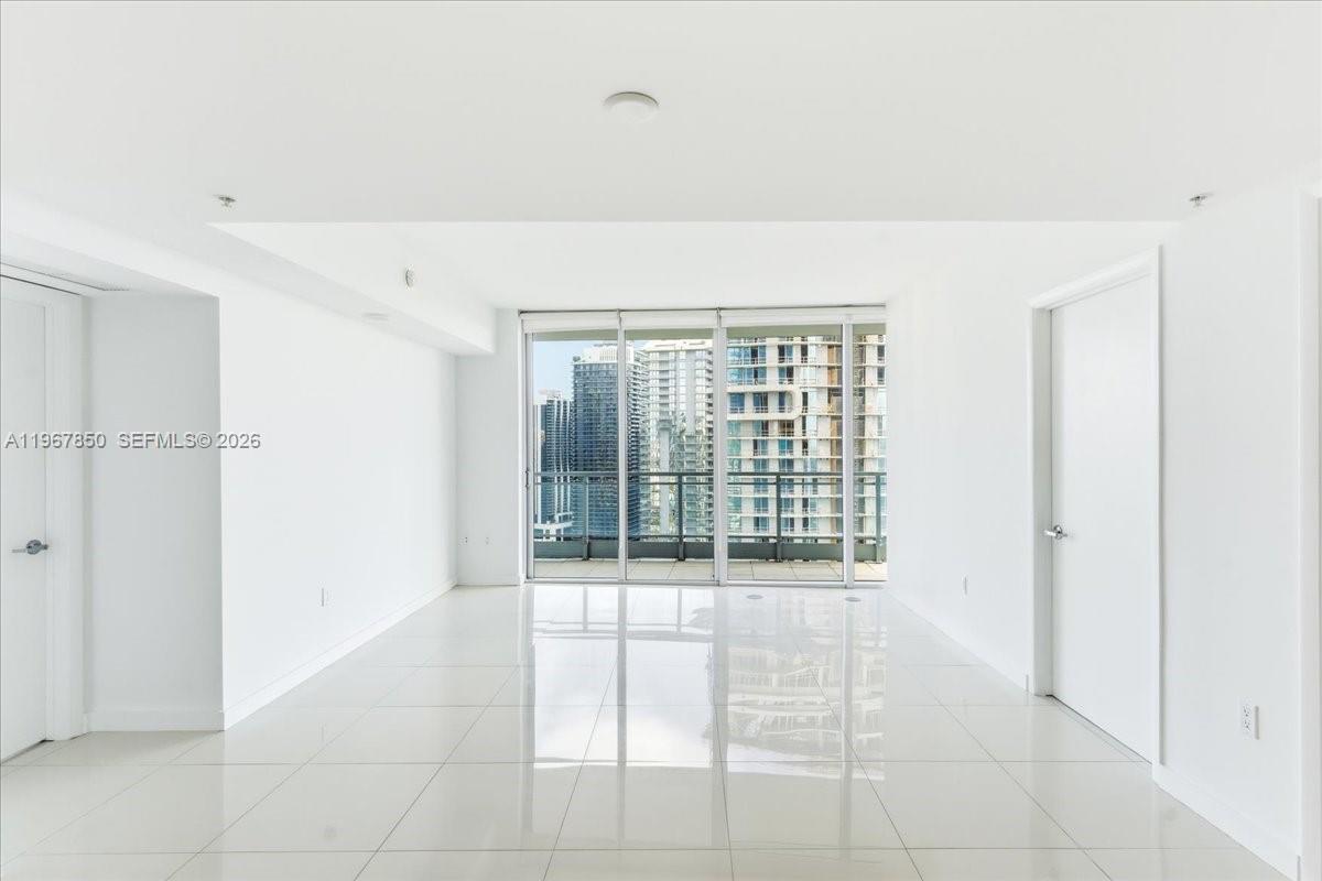 MINT CONDO - Residential