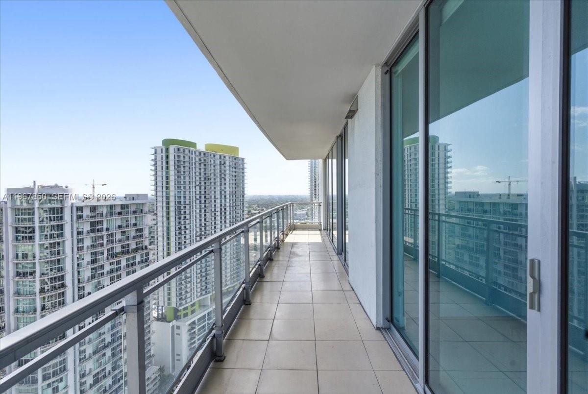 MINT CONDO - Residential
