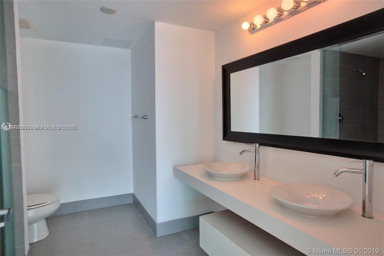 MINT CONDO - Residential