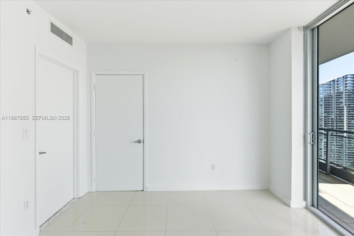MINT CONDO - Residential