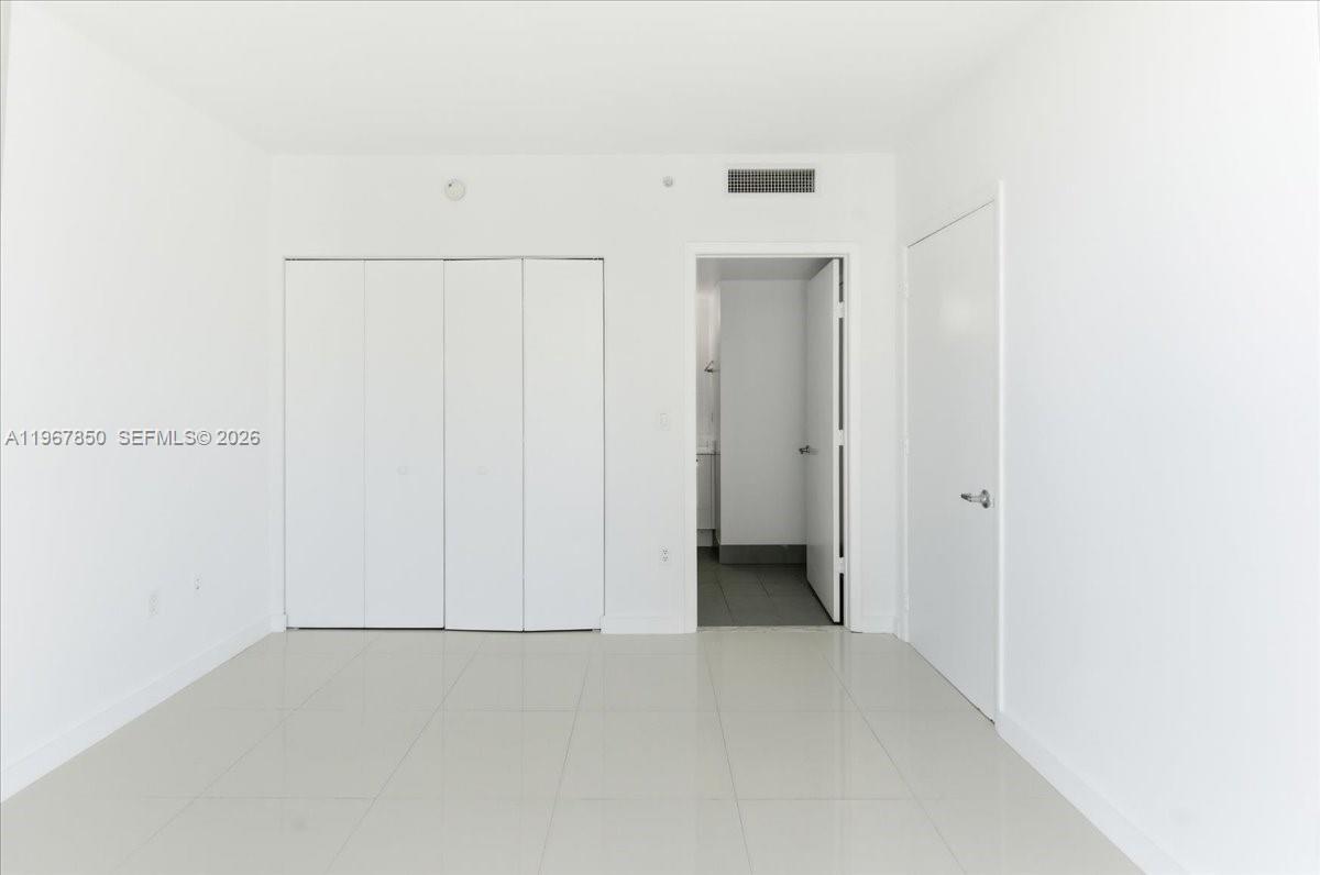 MINT CONDO - Residential