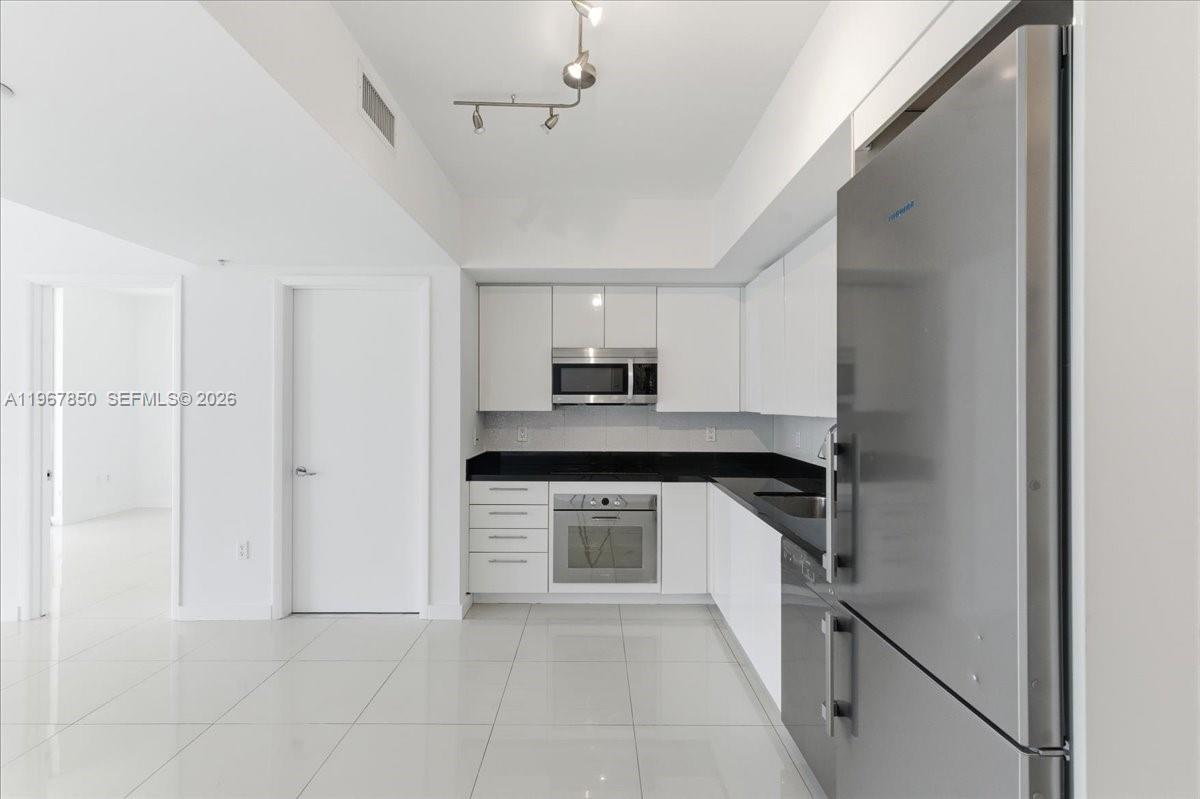 MINT CONDO - Residential