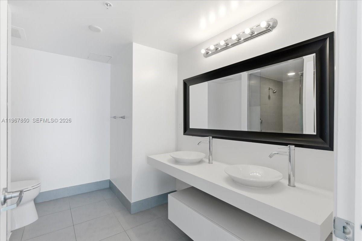 MINT CONDO - Residential