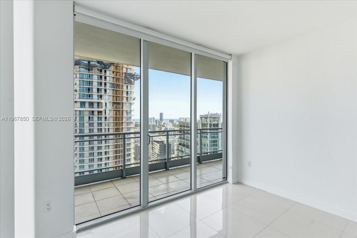 MINT CONDO - Residential