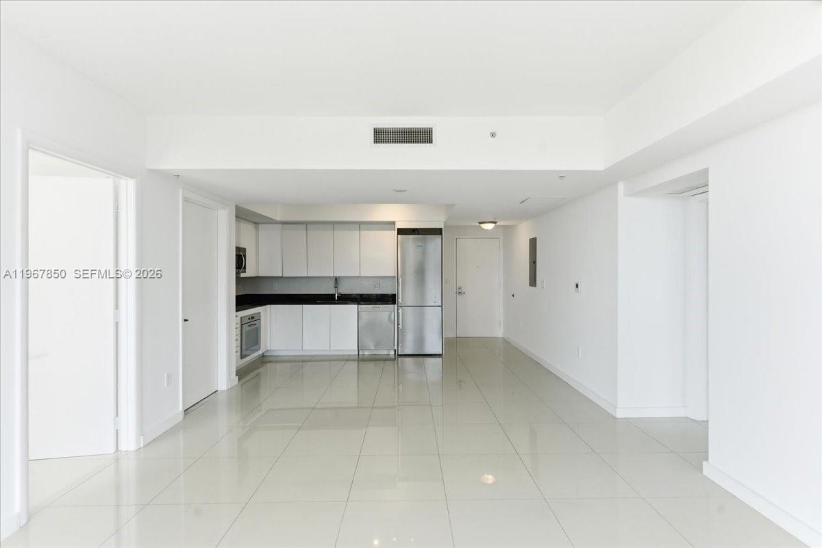 MINT CONDO - Residential