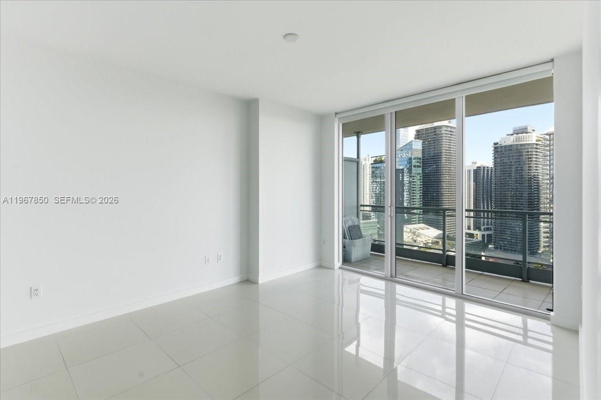 MINT CONDO - Residential