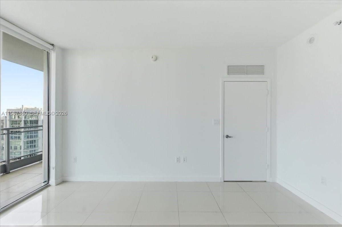 MINT CONDO - Residential