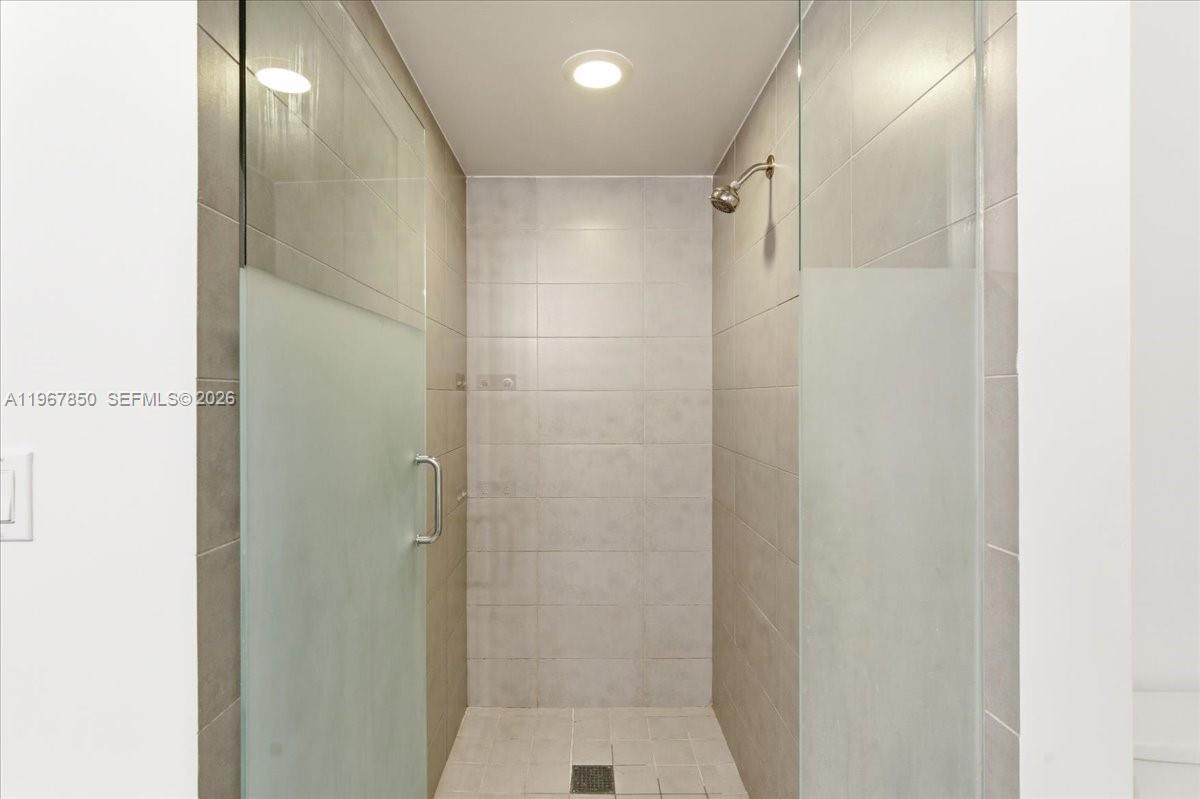 MINT CONDO - Residential