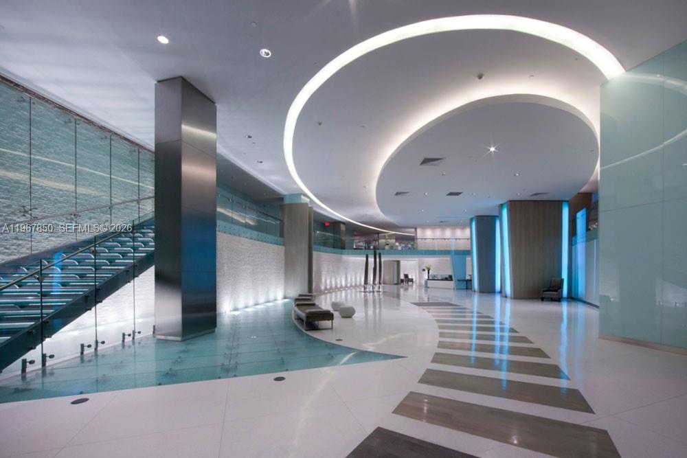 MINT CONDO - Residential