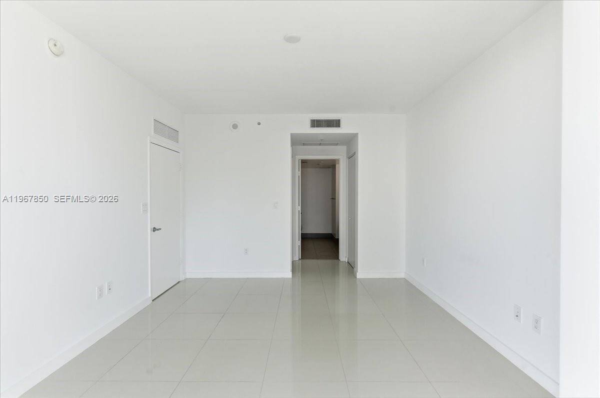 MINT CONDO - Residential