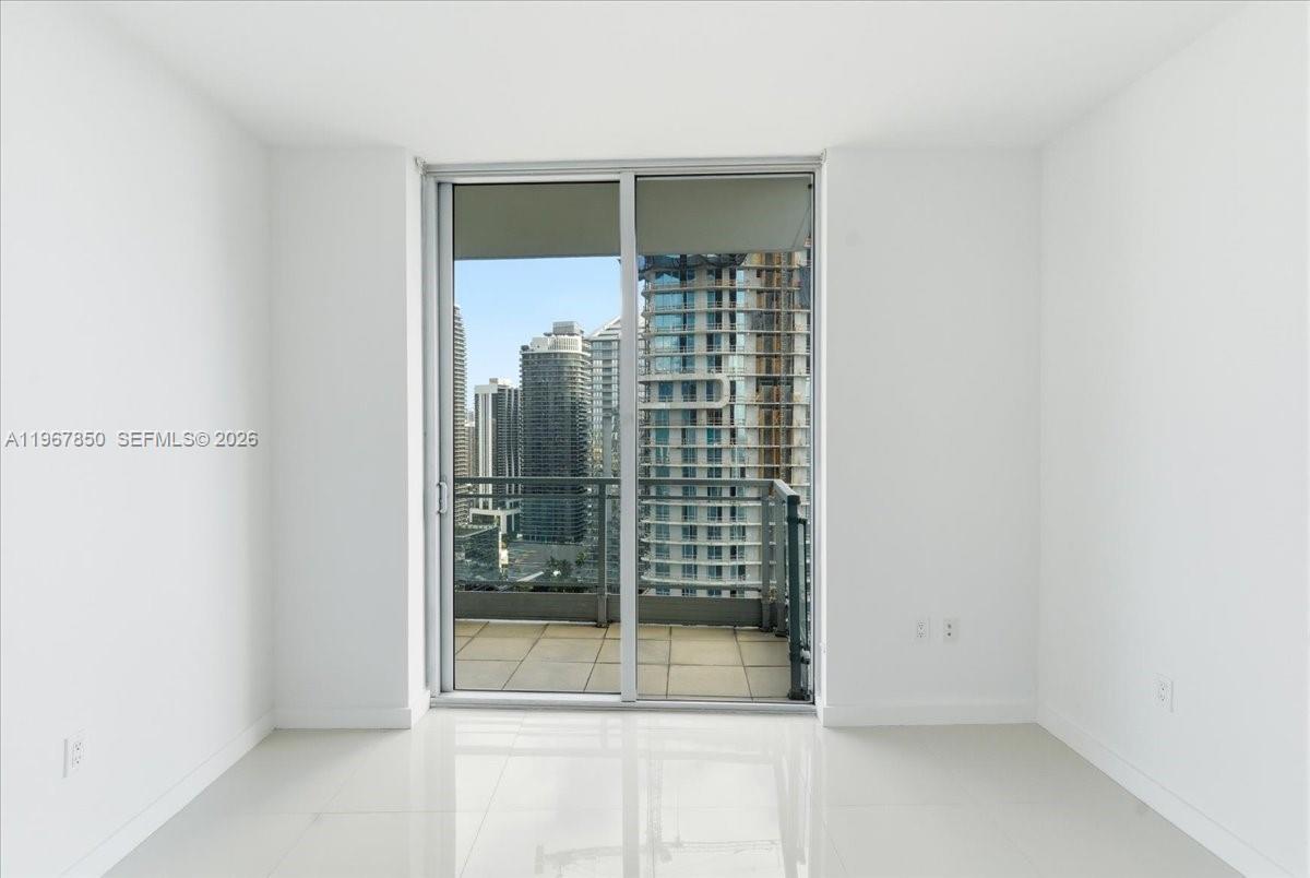 MINT CONDO - Residential