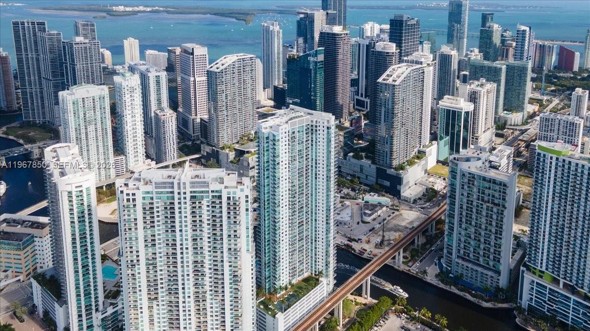 MINT CONDO - Residential