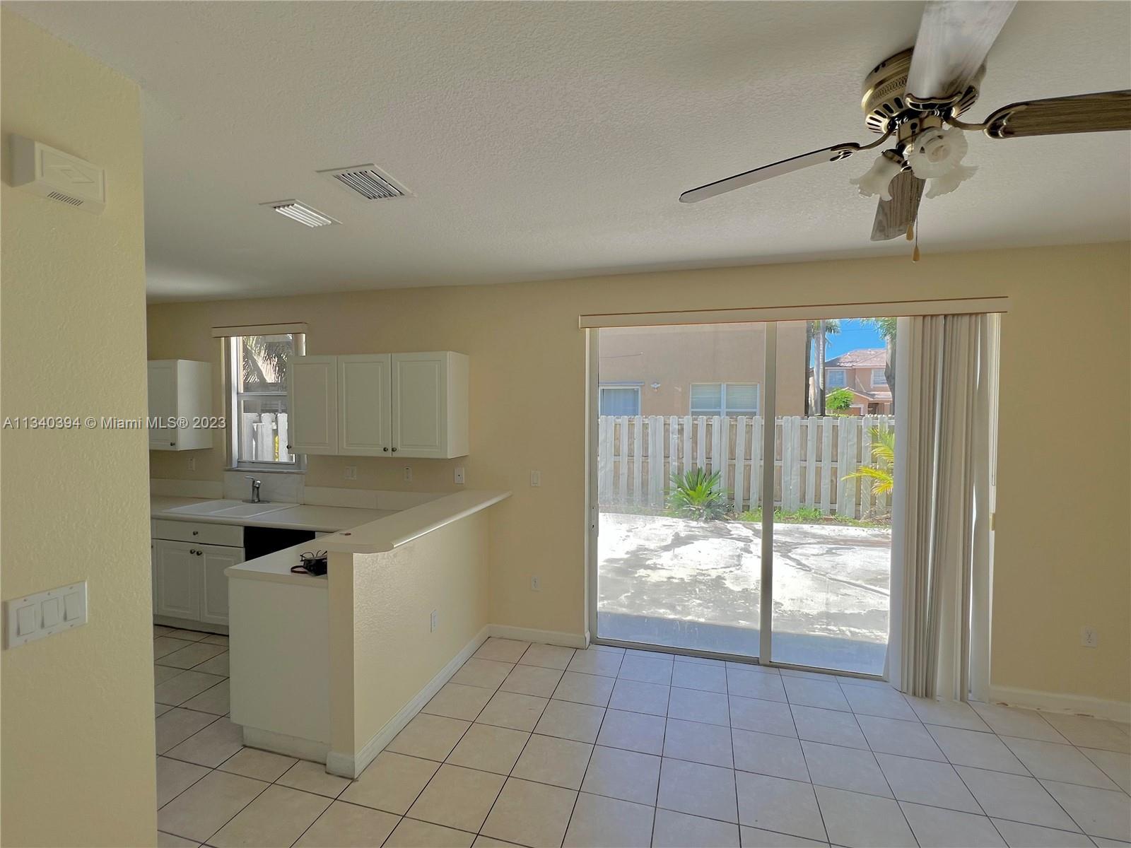 Photo 5 of 14 of 956 NE 42nd Ave condo