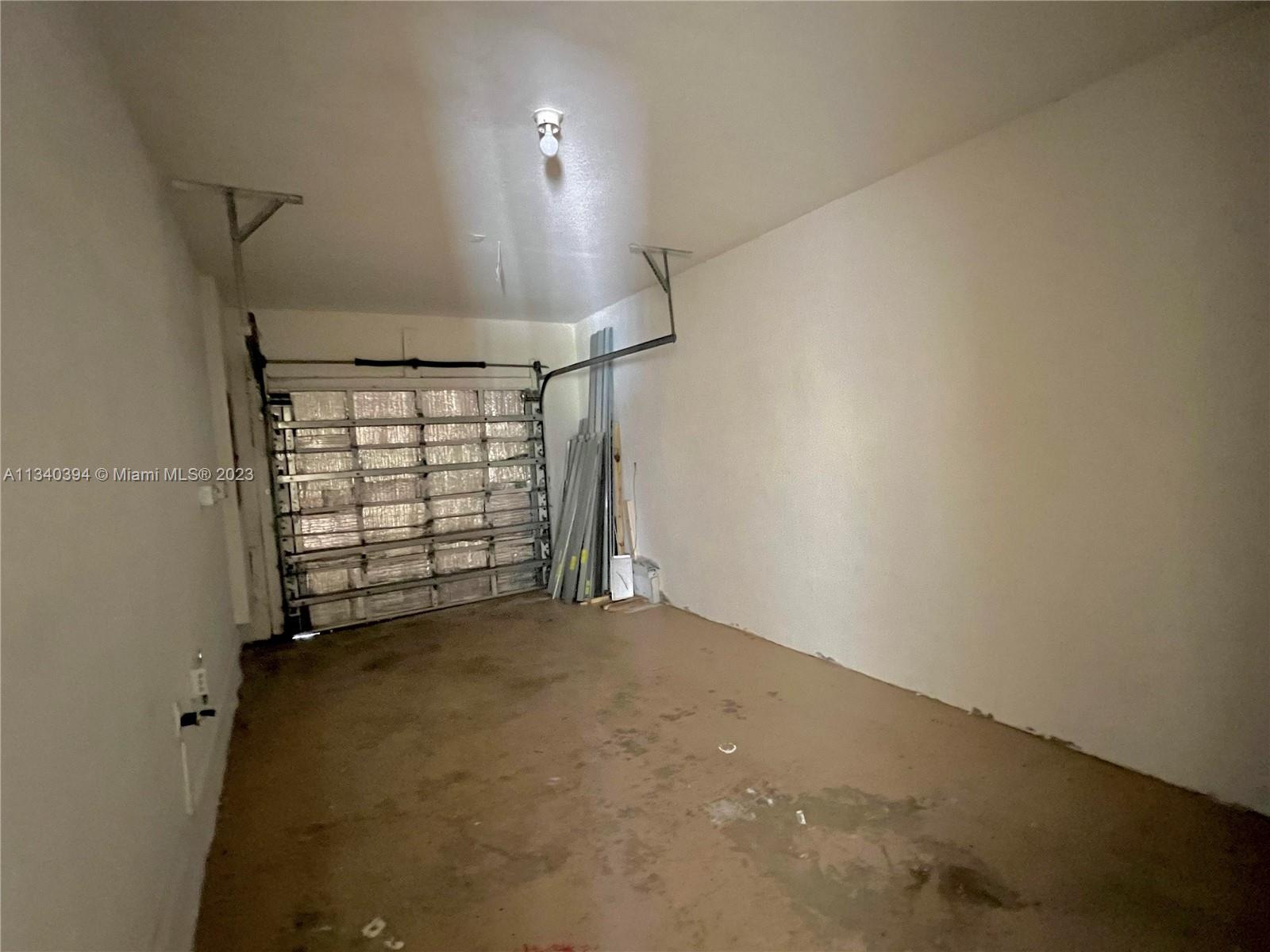 Photo 9 of 14 of 956 NE 42nd Ave condo