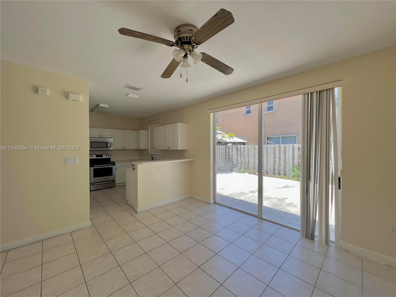 Photo 4 of 14 of 956 NE 42nd Ave condo
