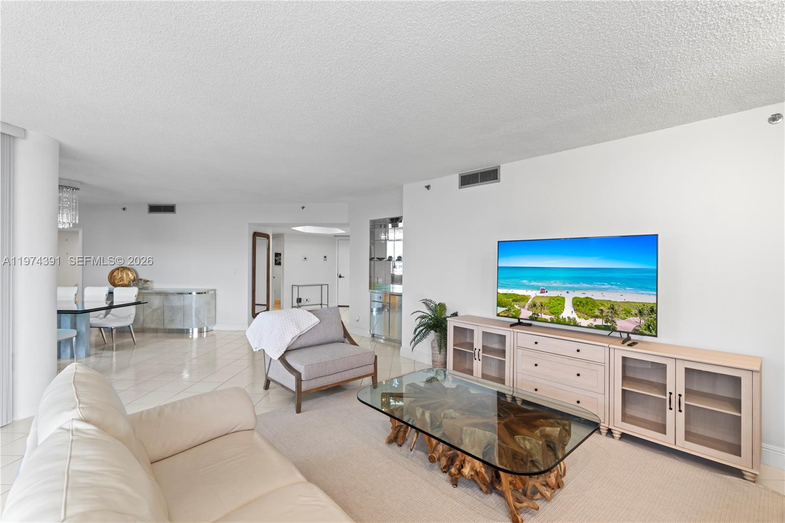 20191 E Country Club Dr 407