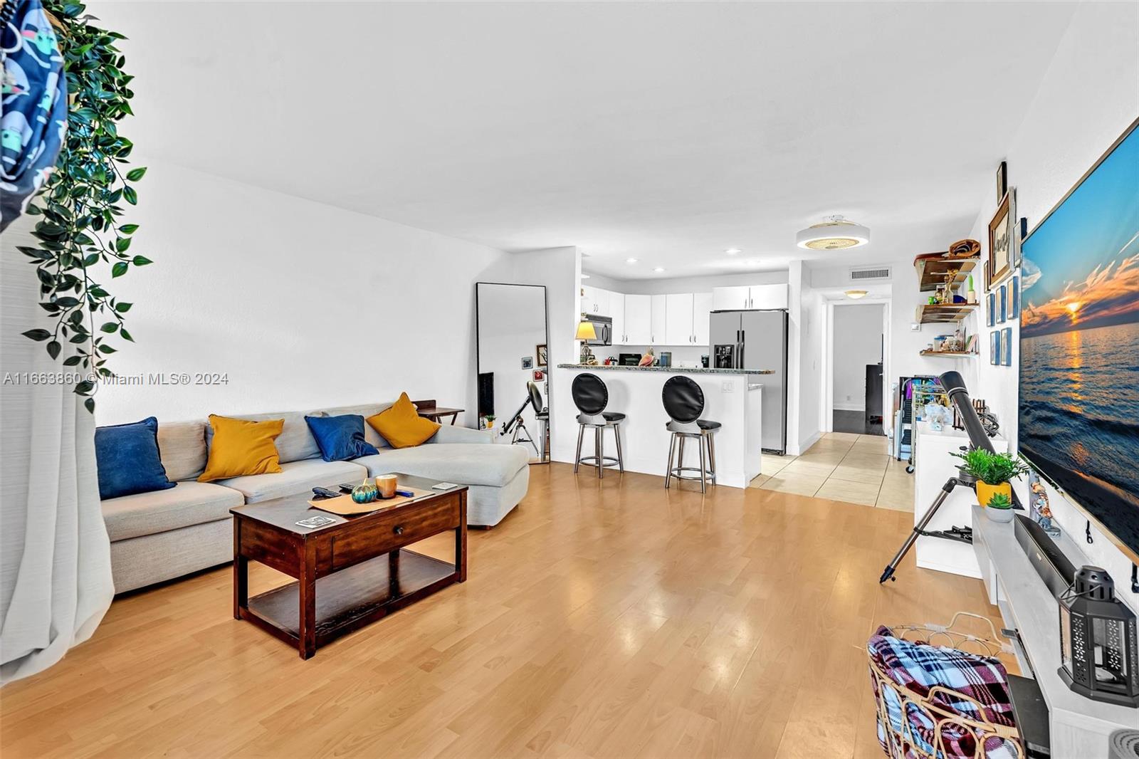 Discover a cozy 1-bedroom, 1-bathroom condo in the heart of Fort Lauderdale! This unit offers bright, open living spaces perfect for relaxation. The property is conveniently located near shops, dining, and the beach, providing an ideal blend of comfort and lifestyle. Whether you're a first-time buyer or seeking a vacation home, this condo is a great choice for South Florida living.