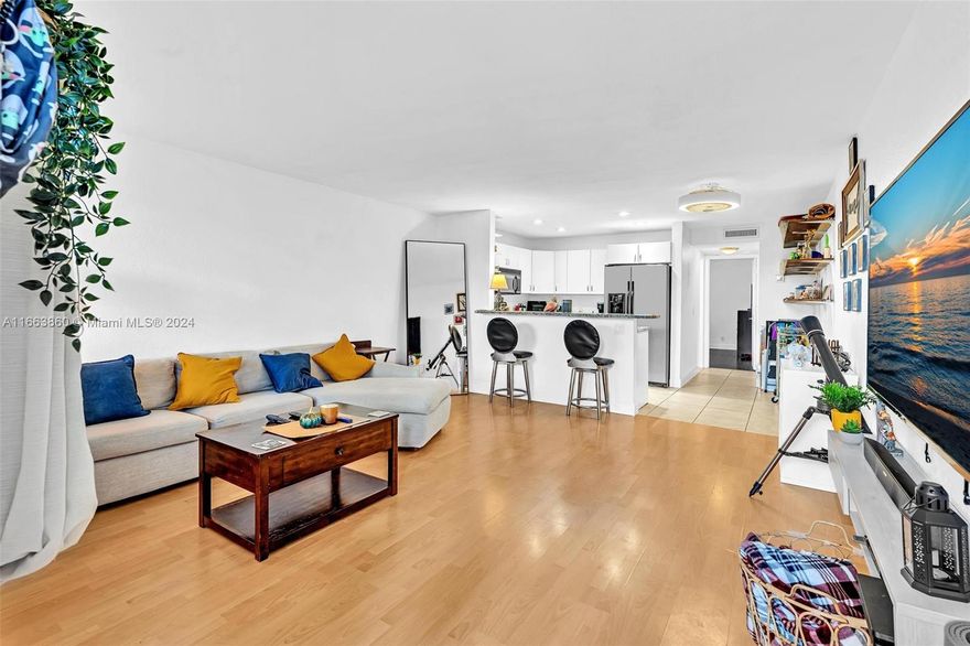 Discover a cozy 1-bedroom, 1-bathroom condo in the heart of Fort Lauderdale! This unit offers bright, open living spaces perfect for relaxation. The property is conveniently located near shops, dining, and the beach, providing an ideal blend of comfort and lifestyle. Whether you're a first-time buyer or seeking a vacation home, this condo is a great choice for South Florida living.