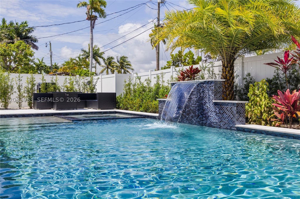 Photo of 1104 N 13th Ter, Hollywood, FL 33019 (MLS # A12083063)