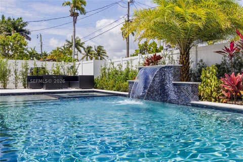 Photo of 1104 N 13th Ter, Hollywood, FL 33019 (MLS # A12083063)