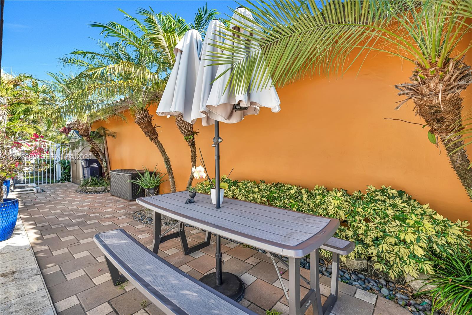 NATALIE HOMES - Residential