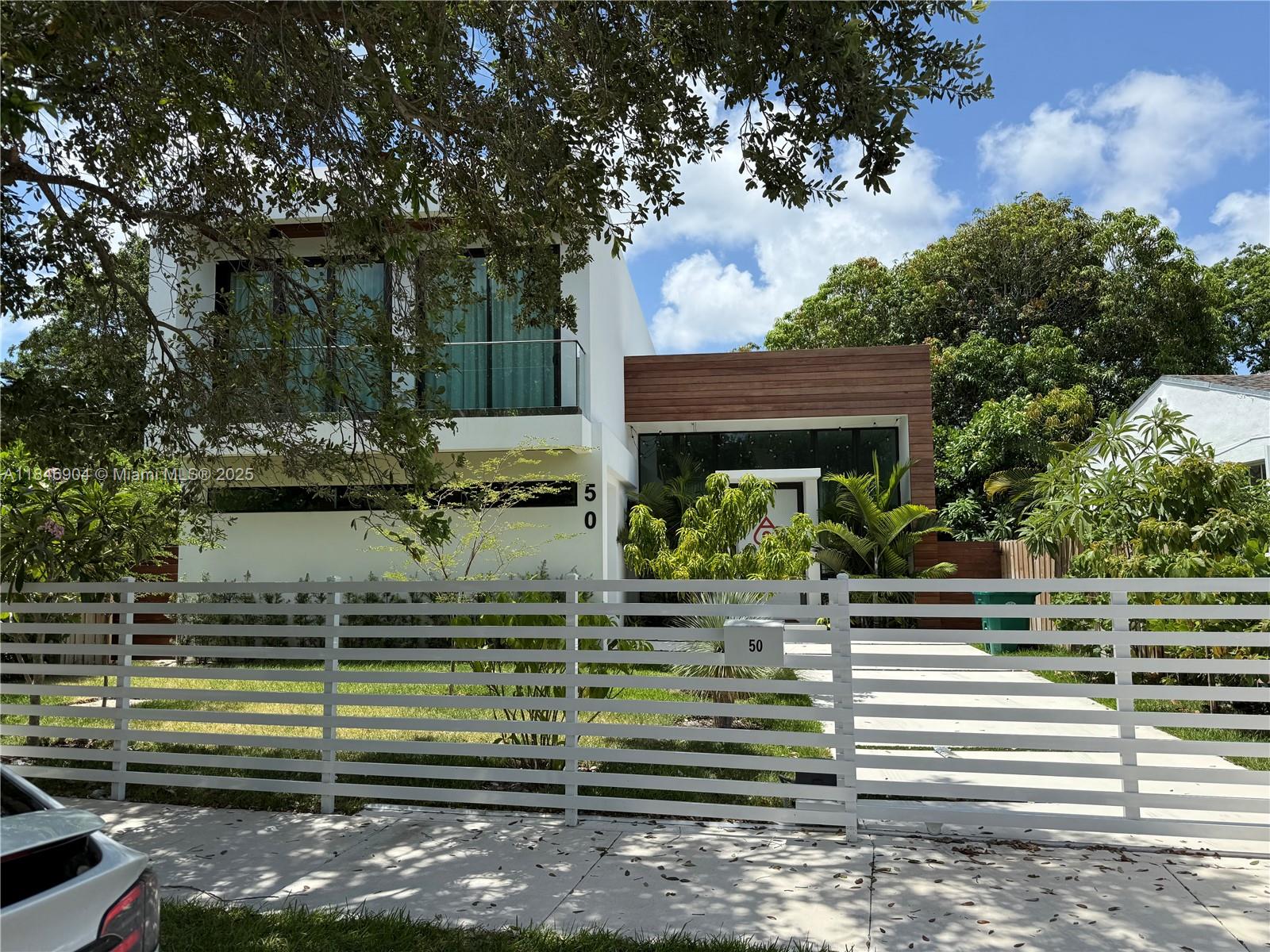 Brand new construction. Live in this spacious, high ceilings, bright home. Enjoy all the rooms, the wonderful pool and the modern decor. A real pleasure to live in, quiet and cozy. This home is walking distance to the design district, upper buena vista and midtown . Try all the great restaurants and up and coming attractions to the area. A pleasure to see and show. Completely furnished ONLY.