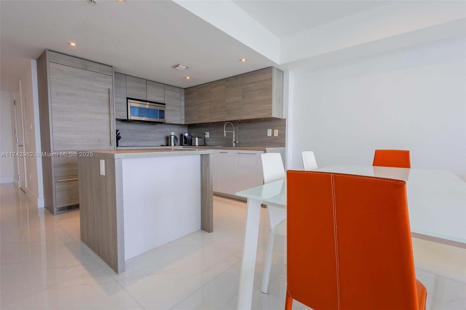400 SUNNY ISLES CONDO WES - Residential